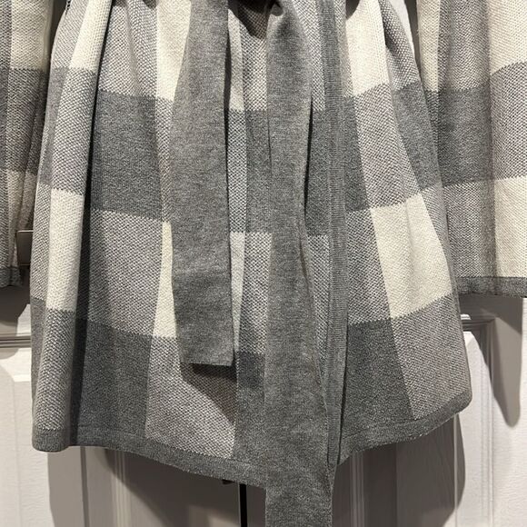 Jones New York Grey/Cream Plaid Belted Cardigan Sweater Size M - Picture 4 of 12